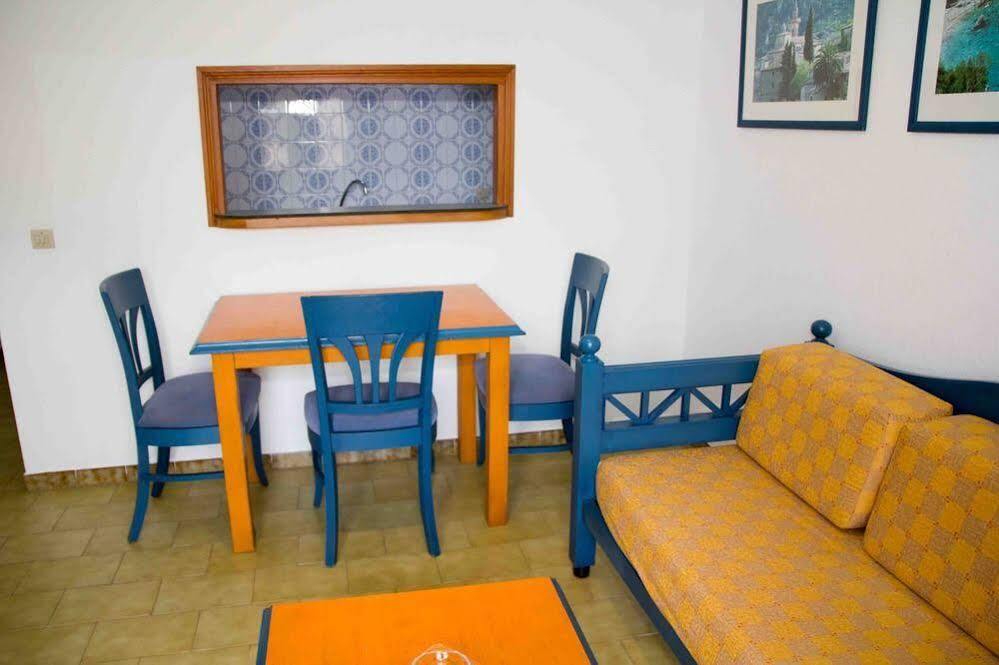 Apartamentos Charlys Can Picafort Can Picafort  Eksteriør bilde